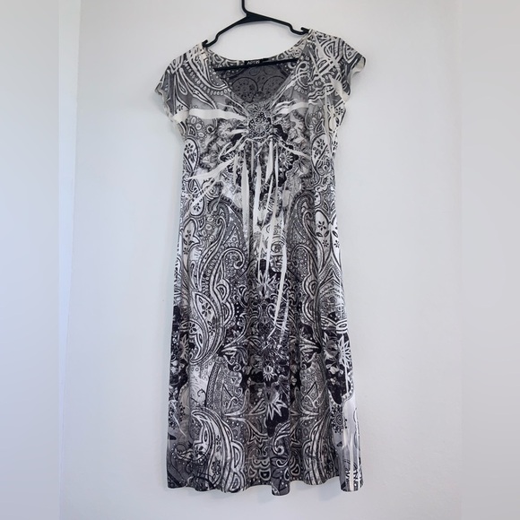 Y2K Black & White Dress - Picture 4 of 9